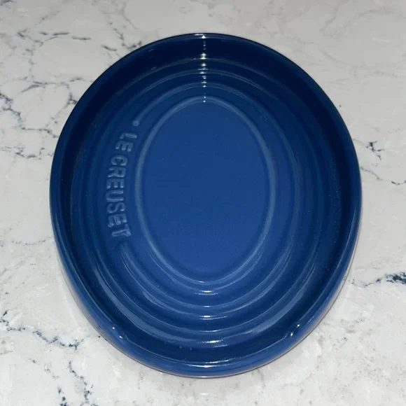 Le Creuset HTF Cobalt spoon rest NWT - Picture 4 of 4